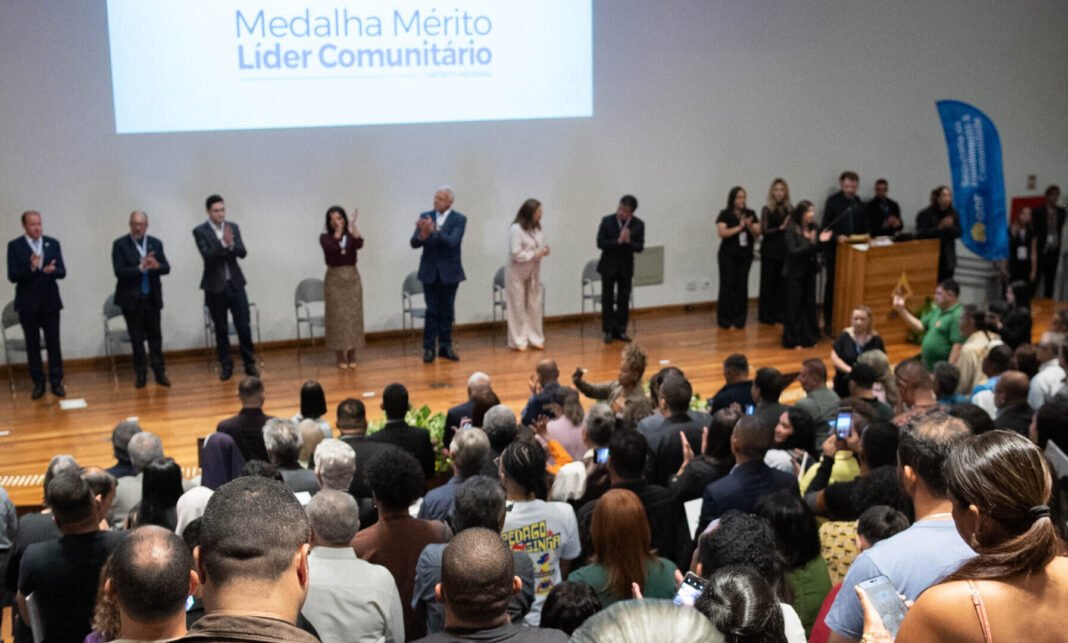 Entrega da medalha do Mérito Comunitário